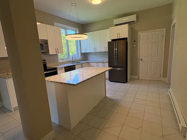 1429 Meadow Dr — Photo 3