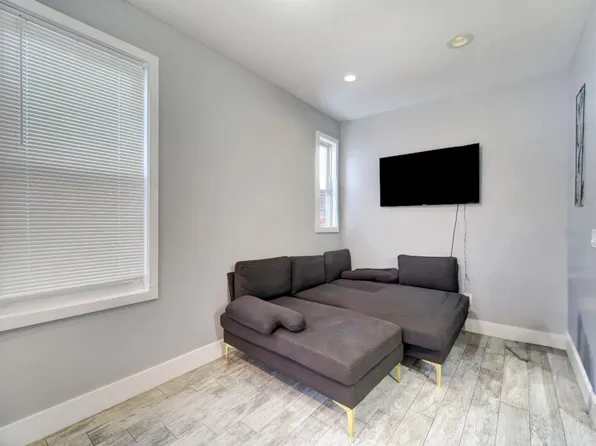 224 Freeman Avenue image 5 of 26