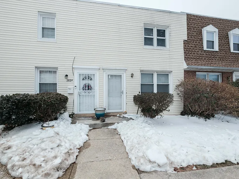 Iverson St — Photo 1
