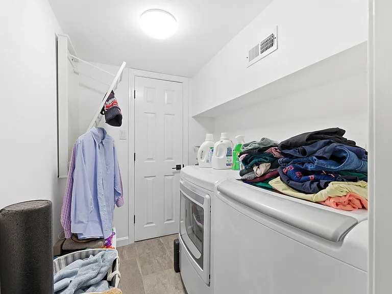 865 E 2nd St #1 — Photo 23