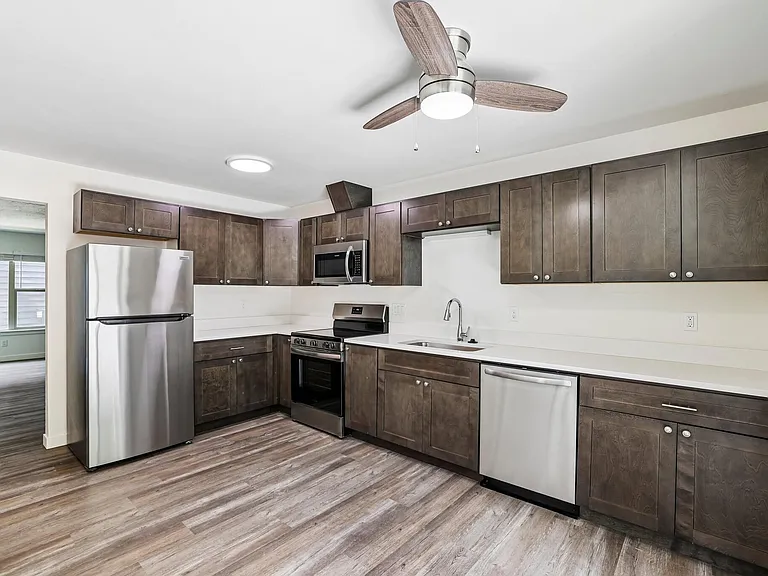 Midland Apartments — Photo 23