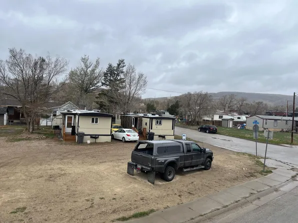 608 W State St, Rawlins, WY 82301
