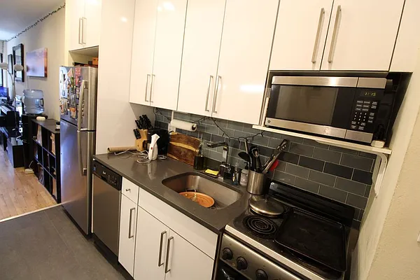 Rented by Mossanen Group | media 19