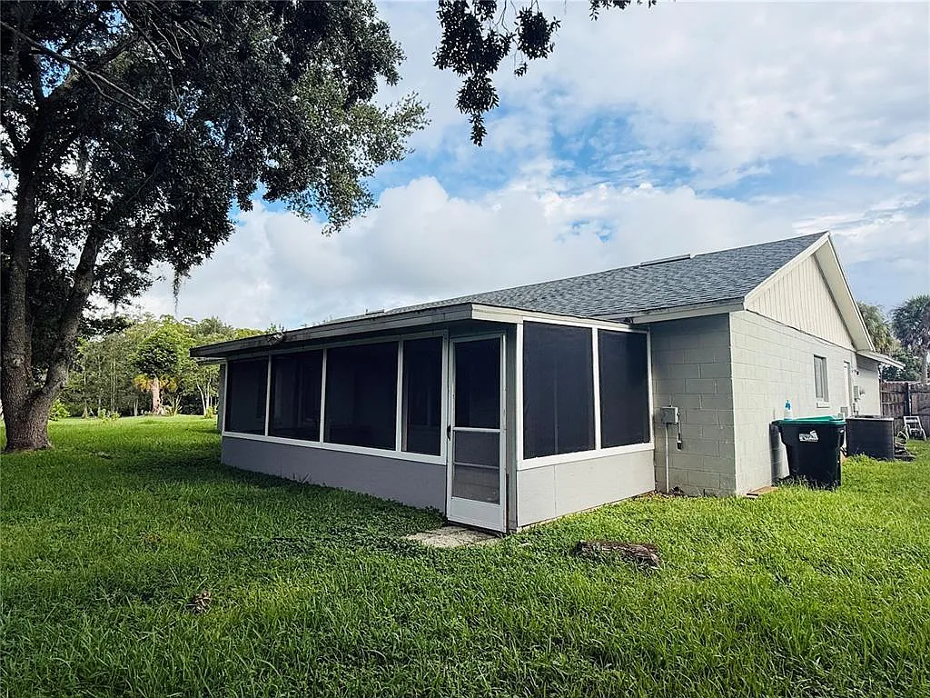 4 bed, 2.0 bath, 1640 sqft, $1,800 — Photo 4