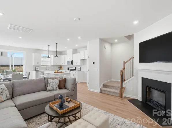 5204 Wyes Oak Ln, Charlotte, NC 28269