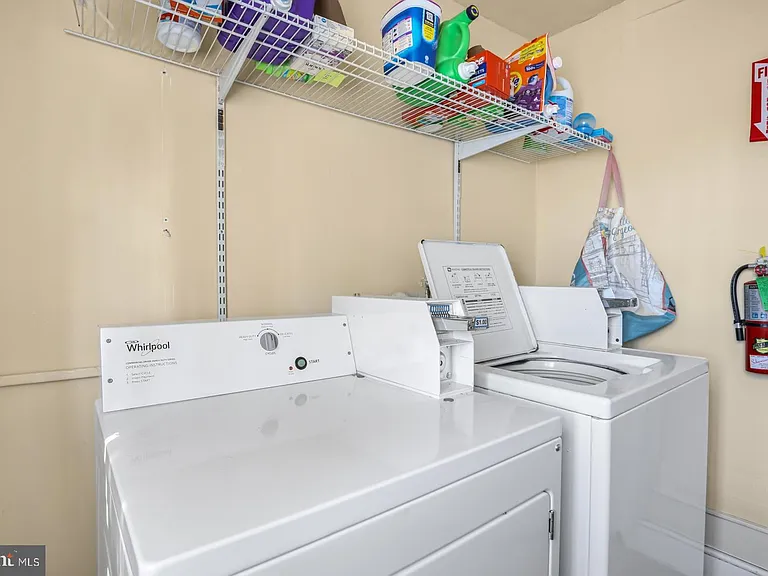 350 Green Ln #2R — Photo 15