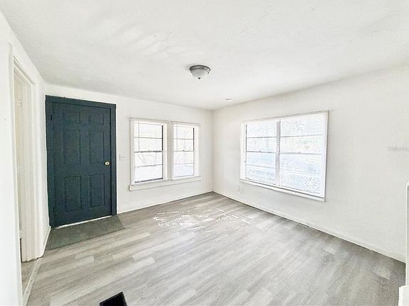 2nd image of 21433 SE Hawthorne Rd