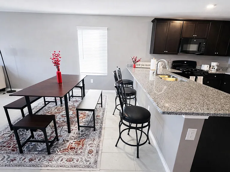 1713 Claireborne Ct — Photo 4