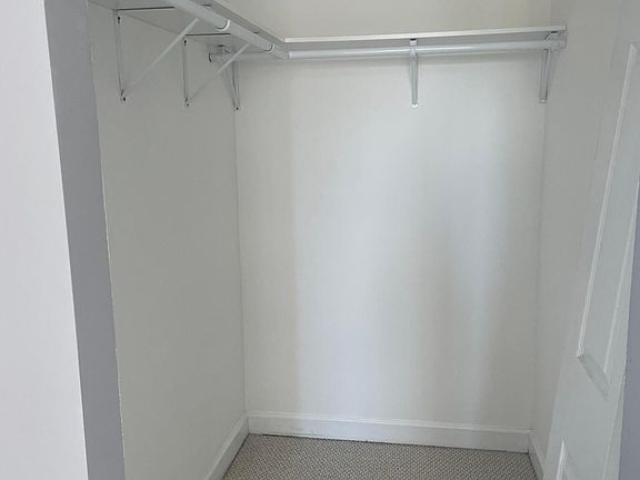 4th image of 6952 N Greenview Ave #504