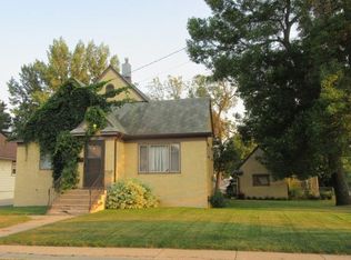 19 8th Ave NW, Minot, ND 58703