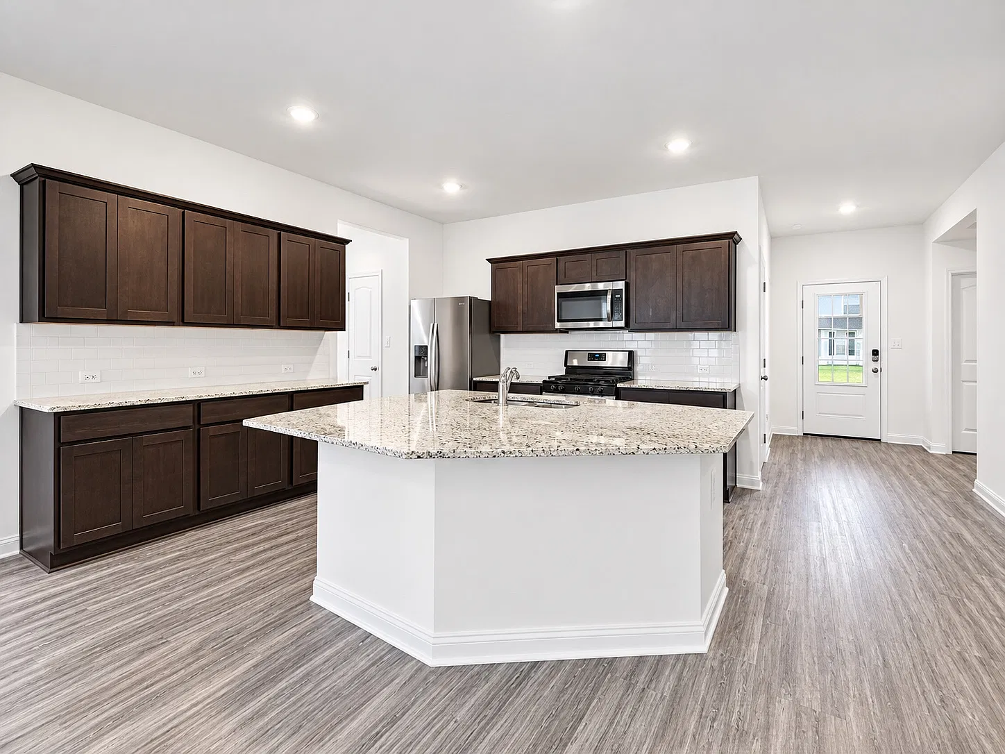 4 bed, 2672 sqft, $2,550 — Photo 4