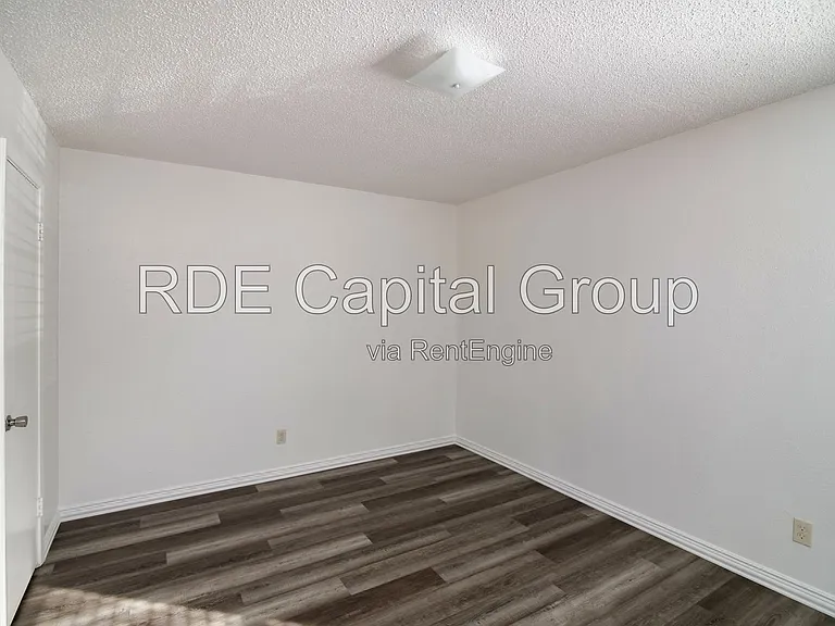 7048 Glenview Dr #47 — Photo 9