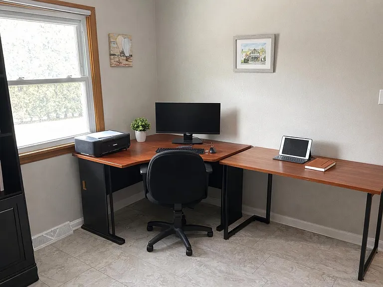 bedroom/office