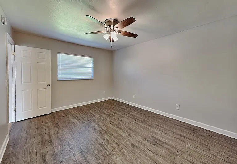 1016 Manchester Cir — Photo 14