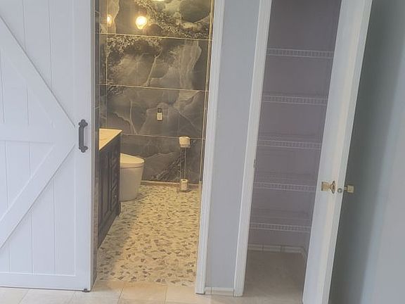 3rd image of 10322 Draycott Ave