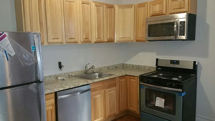 Rented by PMG Real Estate  | media 34