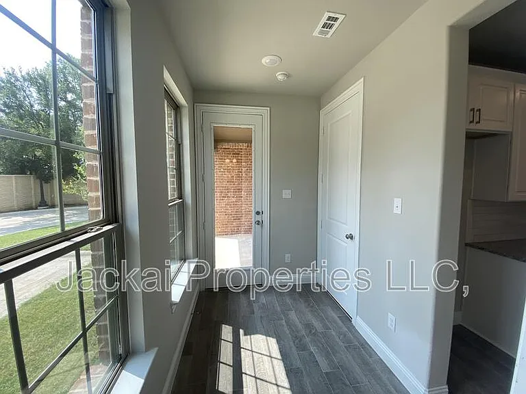 801 Ponds Edge Ln — Photo 11