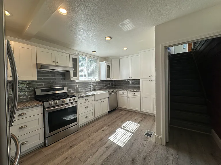 2400 Central Ave — Photo 27