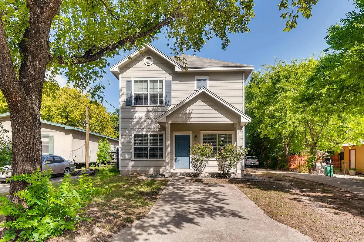 Building Photo - 1116 Estes Ave #A