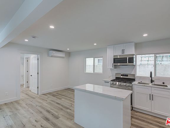 5th image of 11918 Rochester Ave