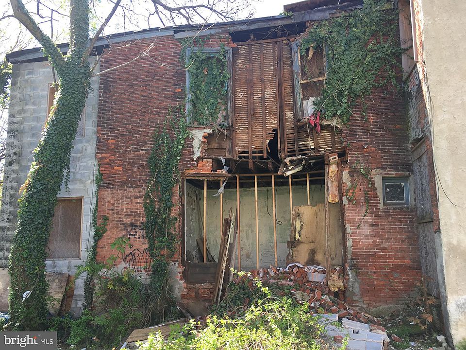 2nd image of 1823 N Van Pelt St