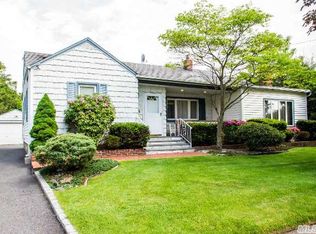 57 Northern Pkwy W, Plainview, NY