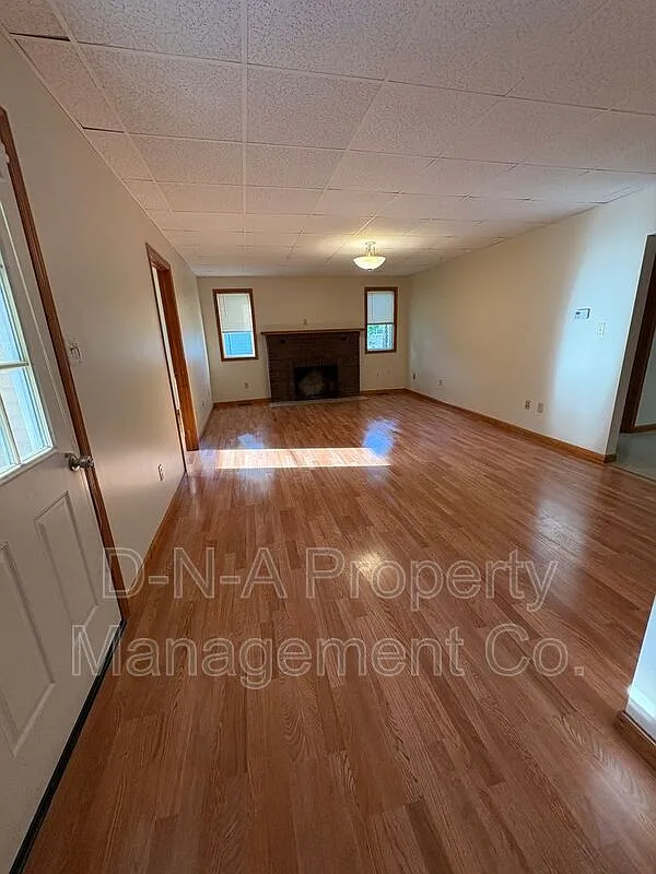 2 bed, 1.0 bath, $1,550 — Photo 3