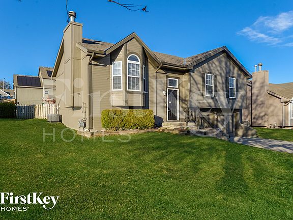 2nd image of 8810 NE 116th St