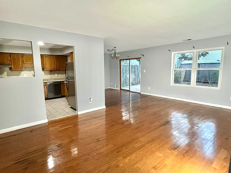 149 Zwolak Ct — Photo 5