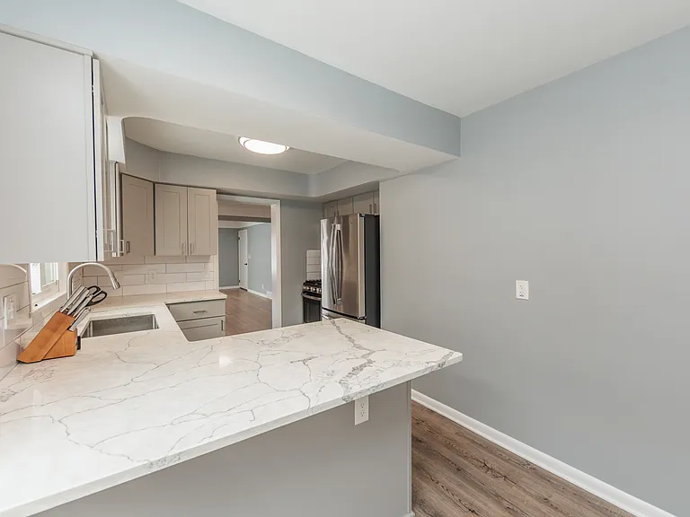 2539 Warrensville Center Rd — Photo 16