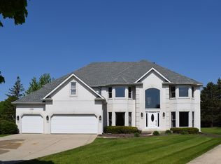 1152 Flanders Ct, Aurora, IL 60502