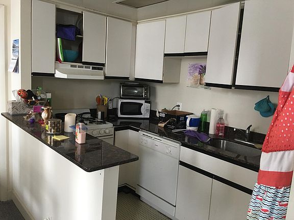 3rd image of 1327 Spruce St APT 9E