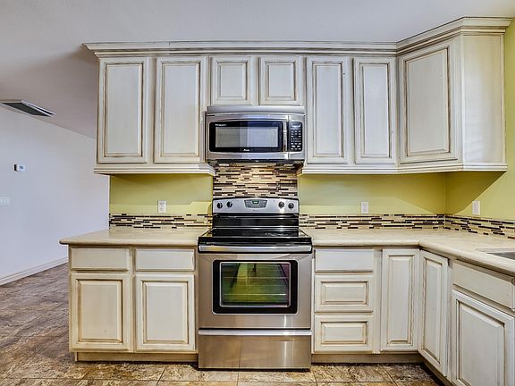 4th image of 518 S Essex Ln
