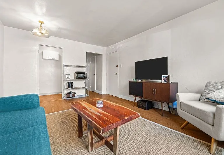 5552 Covode St #6 — Photo 2