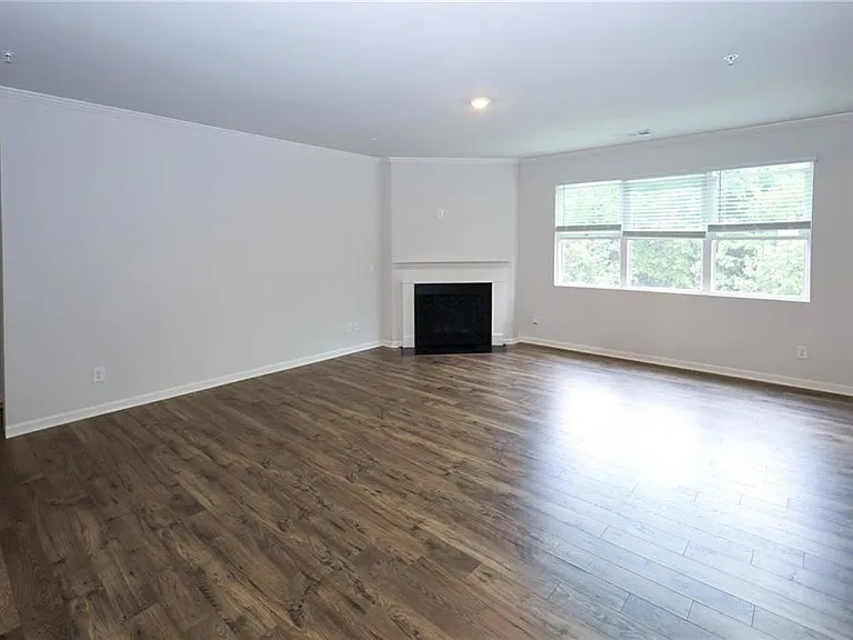 7566 Jennadee Dr — Photo 10