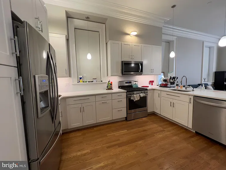2126 Locust St #1R — Photo 7