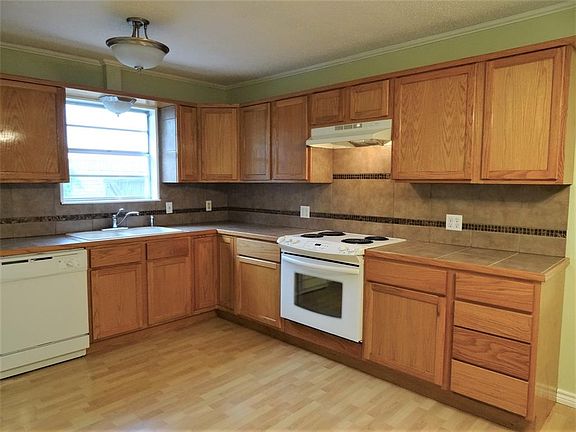 3rd image of 211 Town North Dr