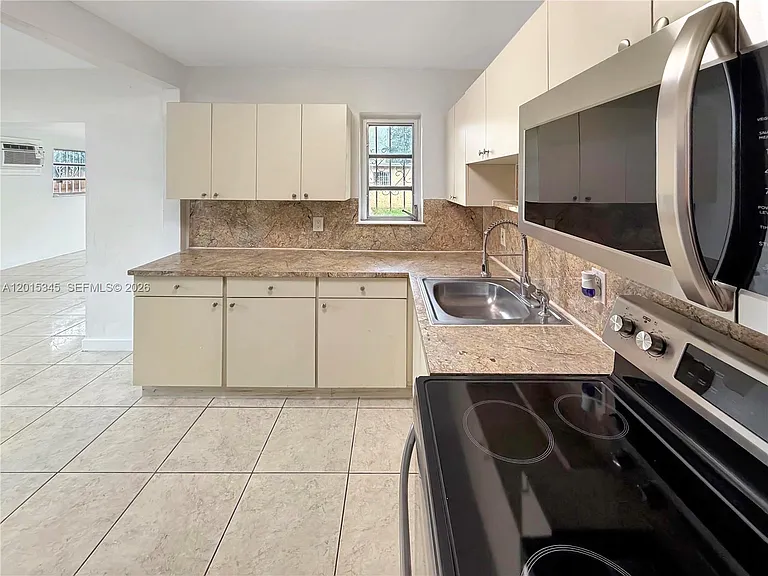 111 SW 67th Ct — Photo 7