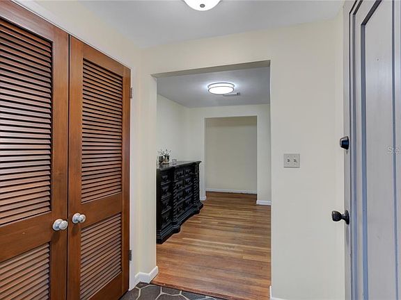 4th image of 42105 W Lakeview Dr