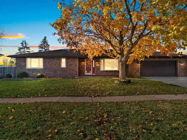 828 Lone Oak Rd, De Pere, WI 54115