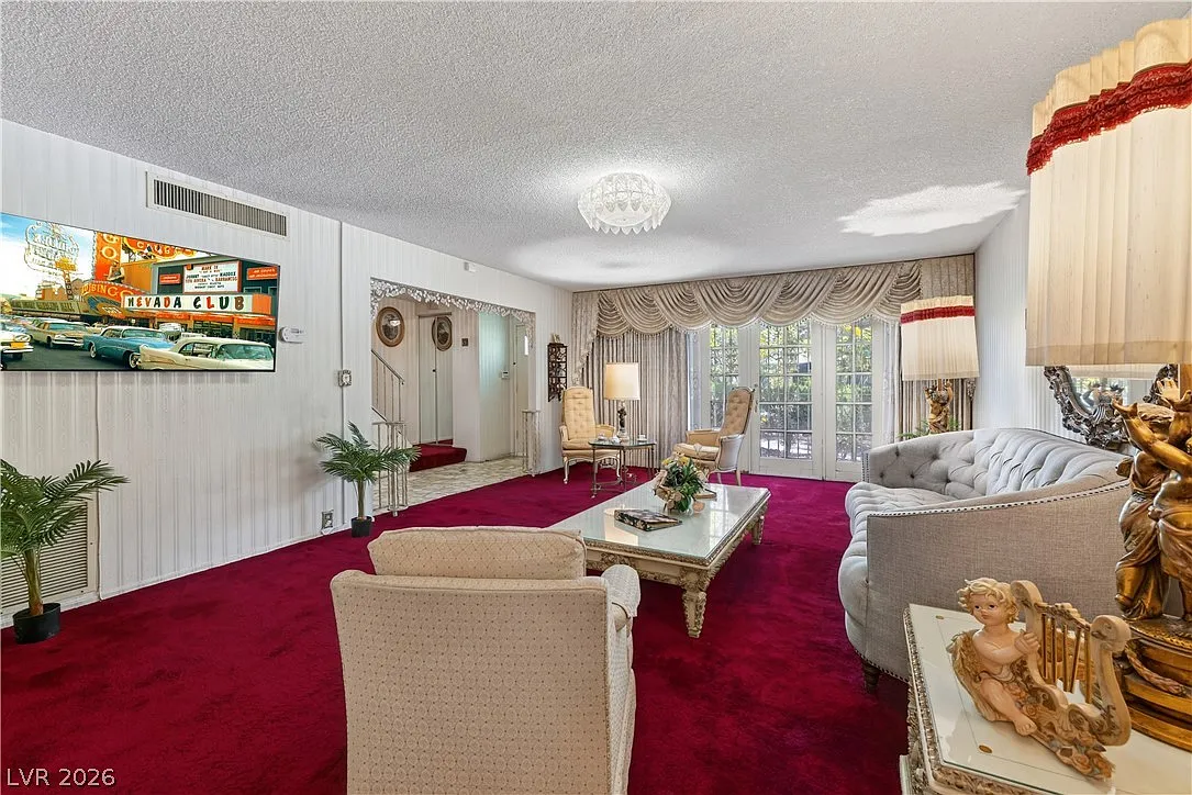 2 bed, 2.5 bath, 1800 sqft, $2,400 — Photo 3