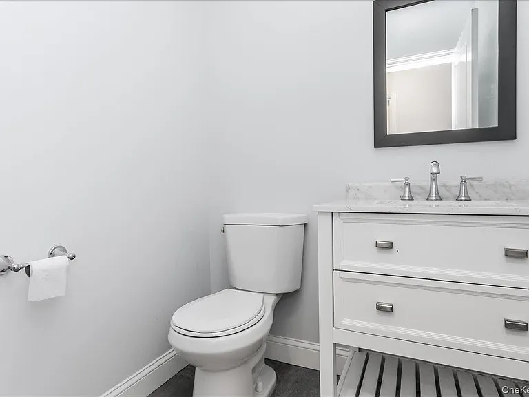 534 Bellmore Rd — Photo 6