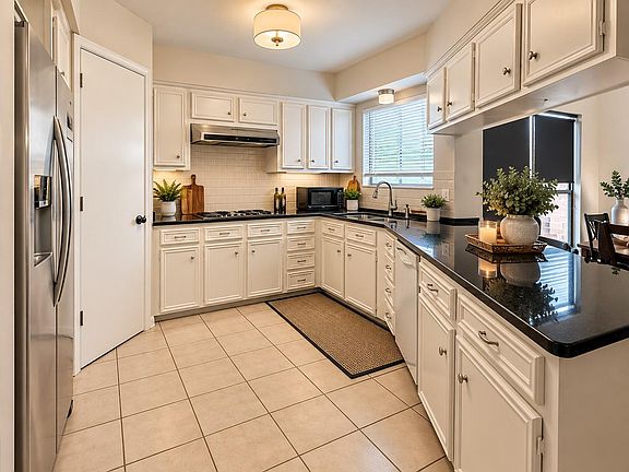 3rd image of 7727 Quail Meadow Dr