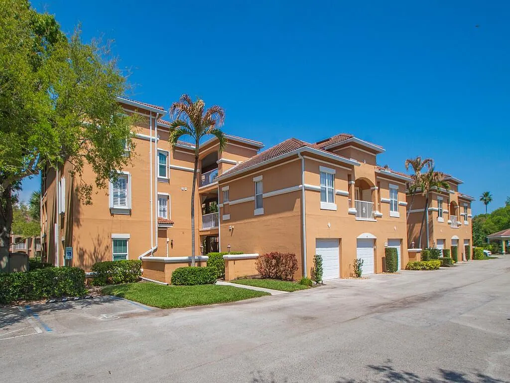 Building Photo - 5020 Fairways Cir #202