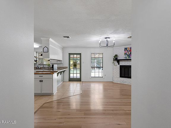 3rd image of 126 Vivian Dr