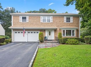 8 Colonial Ln, Valhalla, NY 10595