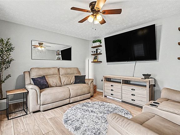 5th image of 244 Jaclyn Dr