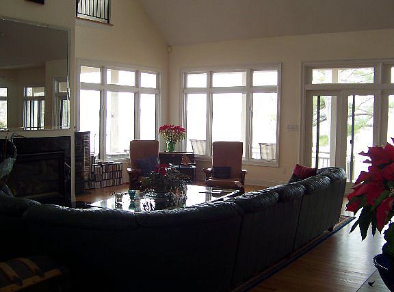 4th image of 128 Cherry Ct