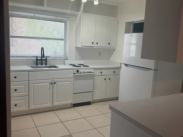 1601 Turner St — Photo 17