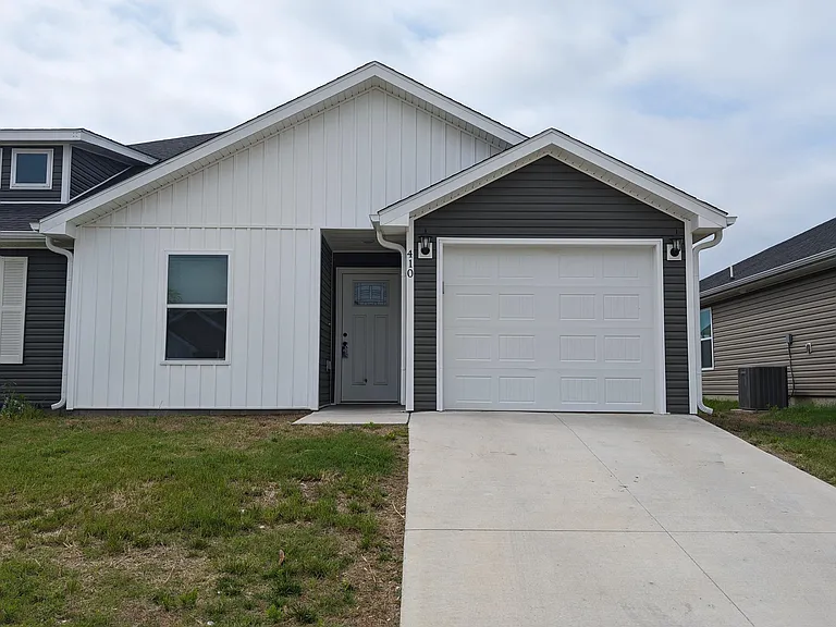 410 Alex Jordan Dr — Photo 2